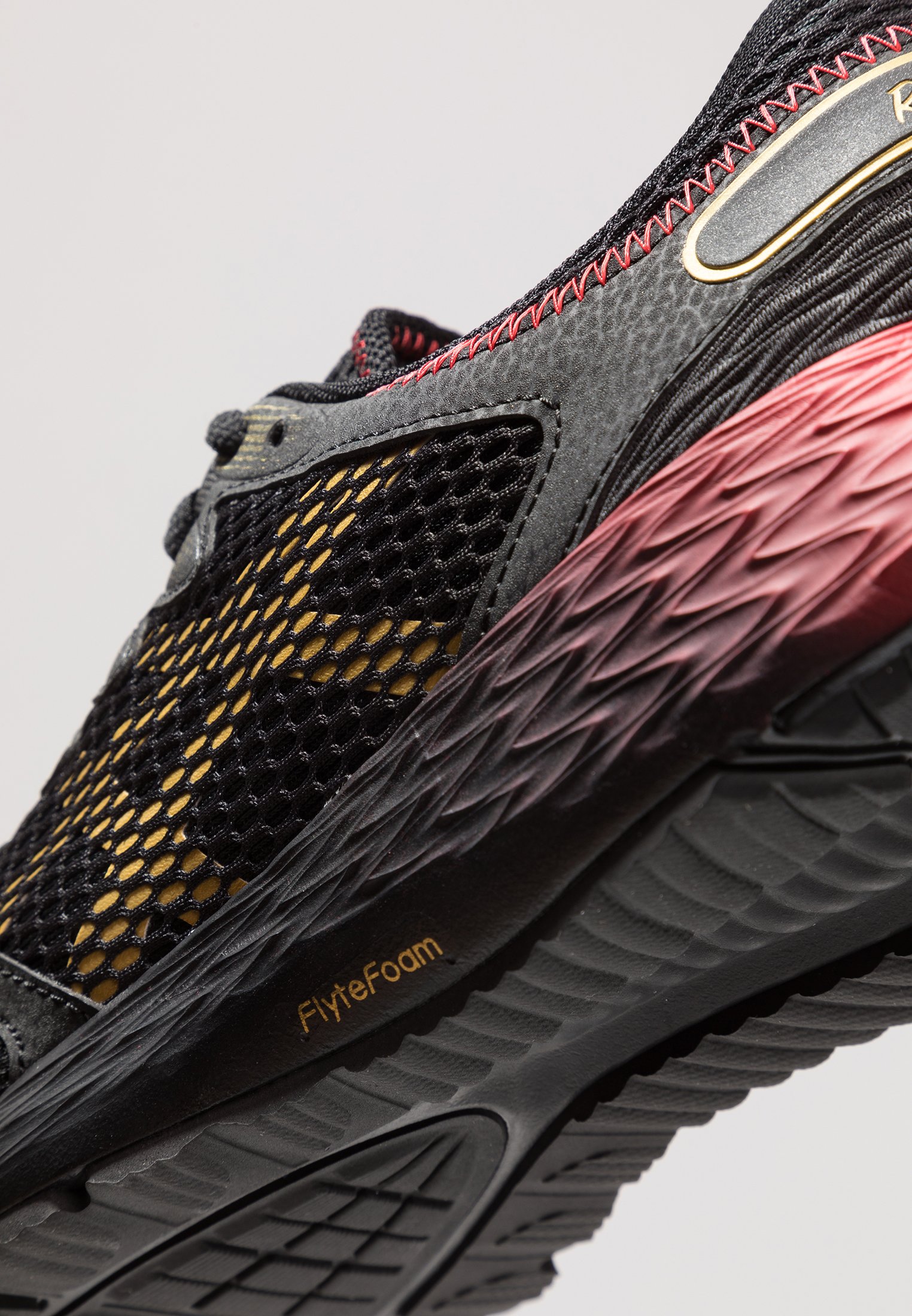 zalando asics roadhawk