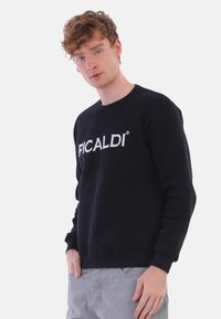 Schwarzer Sweatshirt aus weicher Baumwolle, mit Rundhalsausschnitt und besticktem "FICALDI"-Logo in Weiß auf der Brust. Lässiges Design mit gerippten Bündchen.