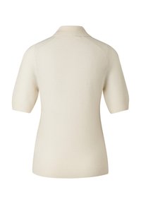 Koszulka polo z krótkim rękawem w kolorze kremowym, z prążkowanym kołnierzem i teksturowaną dzianiną, prezentująca czyste linie i dopasowany krój.