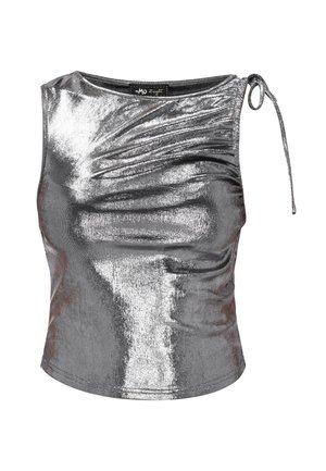 Zilverkleurige metallic mouwloze top met geplooide voorkant en een gestrikte band aan de rechter schouder, cropped lengte en ronde halslijn.