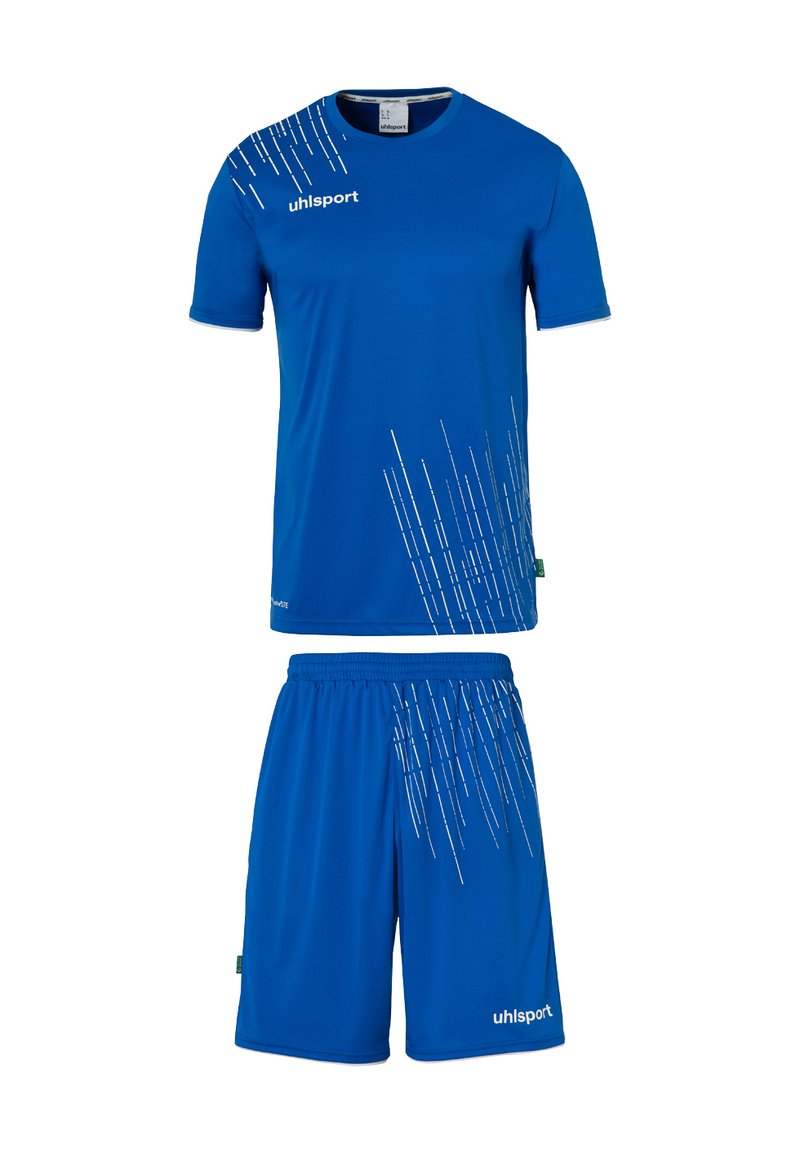 Ensemble de maillot de sport et de shorts bleu en tissu respirant. Présente des lignes diagonales blanches et un logo sur la poitrine et les shorts.