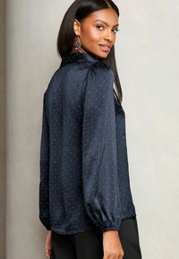 Lipsy HOTFIX V NECK LONG SLEEVE - REGULAR FIT - Camicetta - navy blue