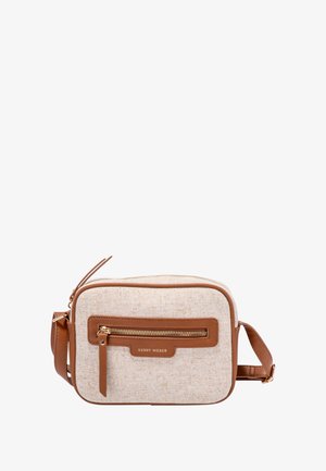 Listonoszka wykonana z teksturowanej beżowej tkaniny z brązowymi skórzanymi akcentami. Posiada przednią kieszeń na zamek i regulowany pasek.