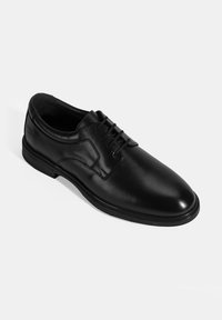 Zwarte leren veterschoen met een gladde afwerking, ronde neus en subtiele stiksels. Voorzien van een duurzame rubberen zool.