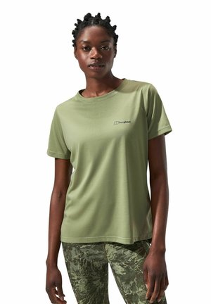 T-shirt olive vert à manches courtes en tissu doux, avec un petit logo sur la poitrine. Associé à un legging vert à motif texturé.