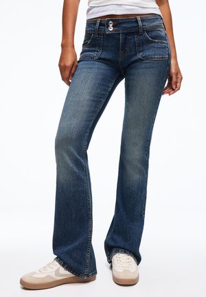 LOW-RISE  - Džínsy bootcut - blue denim