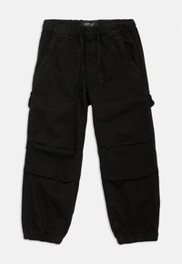 Calças cargo pretas em algodão, com uma cintura elástica com cordão, bolsos laterais e punhos ajustados.