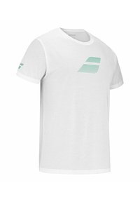 Camiseta de algodón blanca de manga corta, con un diseño de logo a rayas en verde menta en el pecho y un acento a juego en la manga.