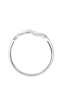 Rings aus Sterlingsilber mit einem welligen Design, das eine glatte, polierte Oberfläche aufweist und keine zusätzlichen Muster oder Akzente hat.