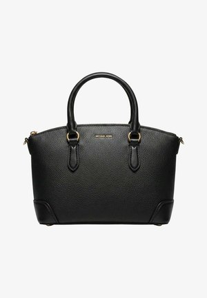 Bolso de mano de cuero negro con textura, con doble asa, herrajes dorados y pequeño logo dorado "Michael Kors" centrado entre las asas.