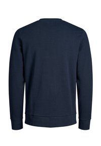 Marineblauer Pullover mit Rundhalsausschnitt, langen Ärmeln und gerippten Bündchen und Saum; aus einem weichen, strukturierten Stoff gefertigt.