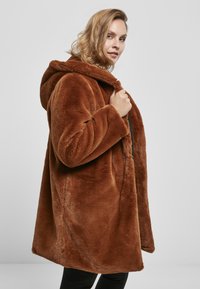 Urban Classics Geacă - toffee