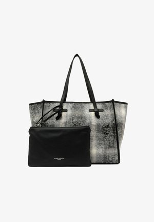 Bolsa tote negra y gris con un acabado texturizado, que cuenta con dos asas y un pouch negro desmontable con cremallera y logo.