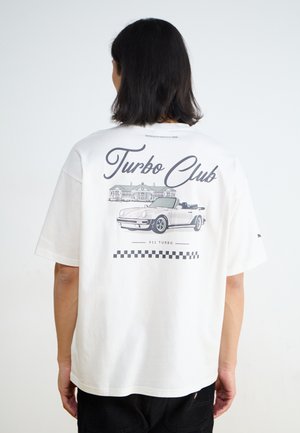 Puma GRAPHIC TEE - Print T-shirt - white