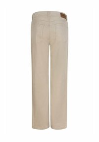 Beige wijde broek van zacht materiaal, met een eenvoudige ontwerp, twee achterzakken en een bruine merklabel op de tailleband.