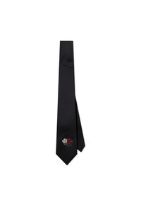 Cravatta in seta nera con un design stretto; presenta rose rosse e bianche ricamate sulla punta. Texture liscia, forma classica.