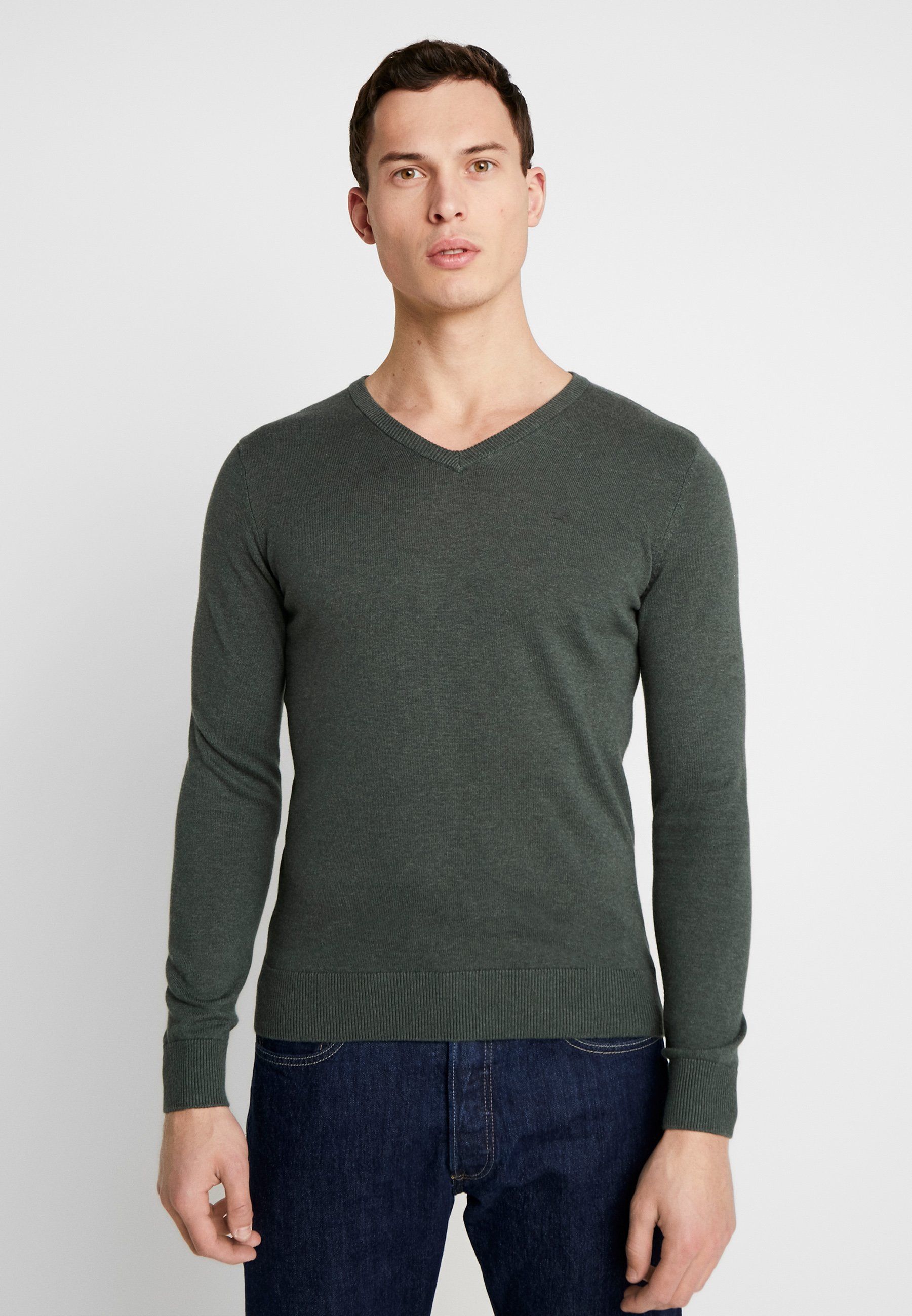 TOM TAILOR BASIC V NECK Strikkegenser dusty khaki green TOM TAILOR BASIC CREW NECK - Strikkegenser - deep pond green melange