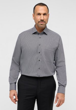 Hemd mit Button-Down-Kragen im schwarz-weiß karierten Muster, lange Ärmel, mit Brusttasche und geradem Kragen. Passt gut zu schwarzen Anzughosen.