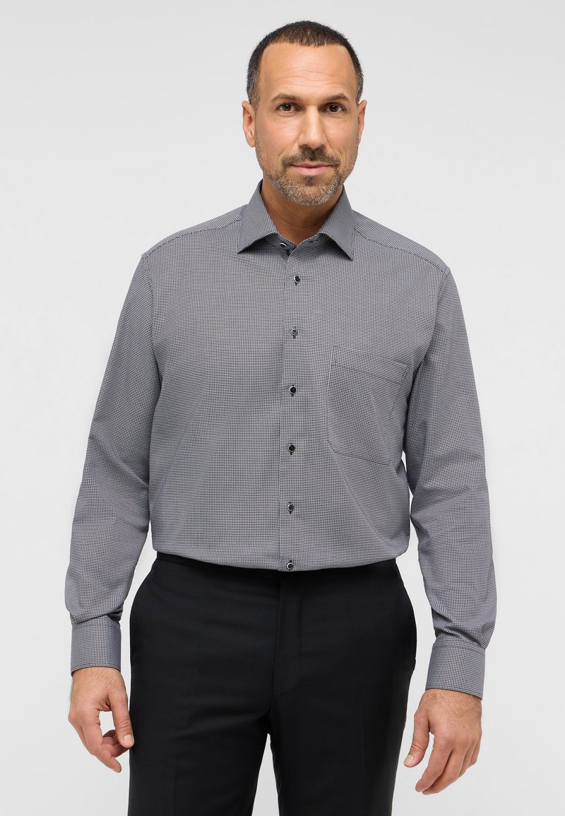 Hemd mit Button-Down-Kragen im schwarz-weiß karierten Muster, lange Ärmel, mit Brusttasche und geradem Kragen. Passt gut zu schwarzen Anzughosen.