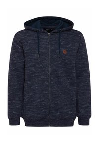 Sweat à zip navy en tissu texturé, avec une poche frontale, des cordons de serrage et un patch logo marron sur la poitrine gauche.