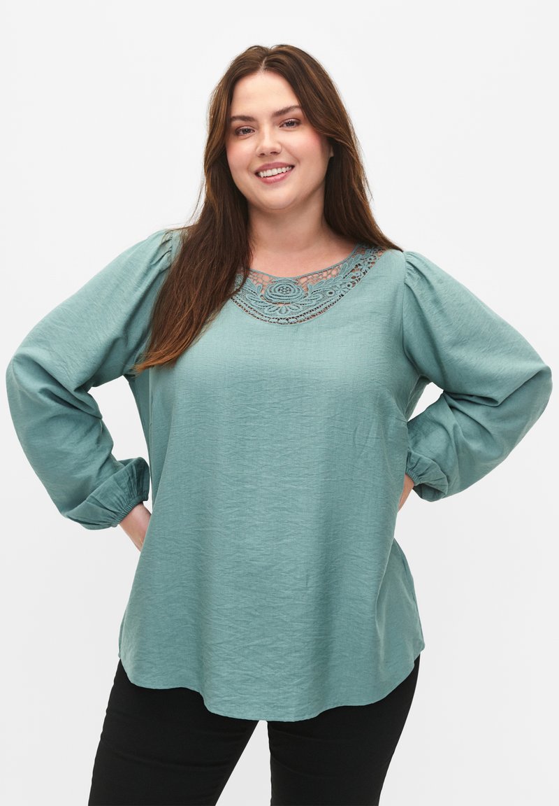 Zizzi - AUS MIT DETAILS - Blouse - chinois green, Enlarge