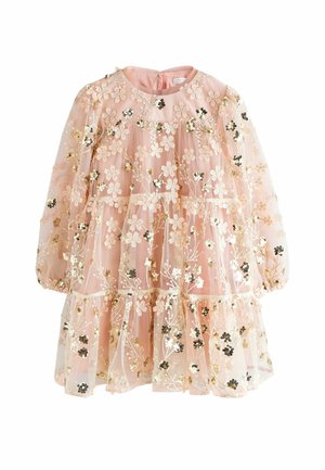 Rosa Tüllkleid mit floraler Stickerei und goldfarbigen sowie schwarzen Pailletten. Mit Rüschenlagen und Puffärmeln. Rückenschluss mit Knöpfen.