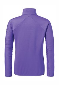 Lila Langarmshirt mit hohem Kragen, strukturiertem Stoff und Nahtdetails. Merkmale sind eine figurbetonte Passform und kontrastierende Nähte.