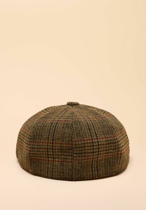 Șapcă maro cu model în carouri, realizată din țesătură, cu formă rotunjită, având un nasture în partea superioară și suprafață texturată cu accente multicolore.