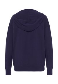 Felpa blu navale con cappuccio regolabile, polsini e orlo a coste, realizzata in un tessuto morbido. Presenta un design semplice e senza motivi aggiuntivi.