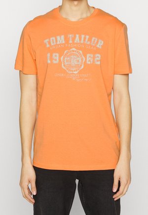 Oranje katoenen T-shirt met een ronde hals, korte mouwen en een witte tekstprint, met een ontspannen pasvorm en een rechte zoom.