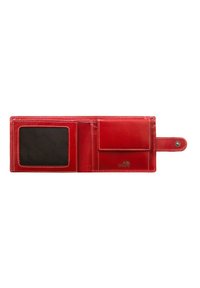 Rotes Lederportemonnaie mit mehreren Fächern, einschließlich eines transparenten Kartenhalters und einer zusätzlichen Tasche. Verfügt über weiße Nähte und einen Druckverschluss.