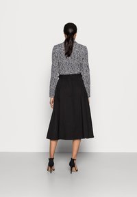 InWear A-linjainen hame - black