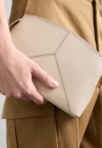 Wybrany, taupe