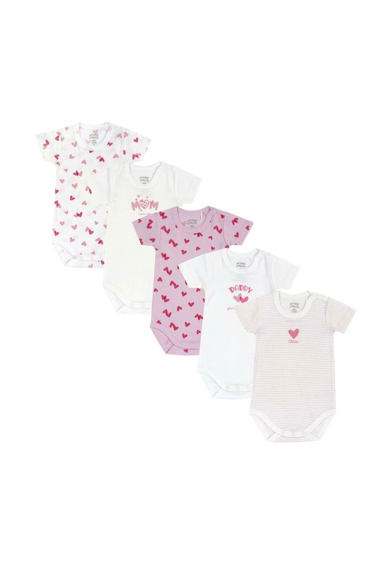 Cinq bodies pour bébé à manches courtes en blanc, rose et lavande, ornés de motifs en forme de cœur et de texte. Le matériau est en coton doux avec des fermetures à pression.