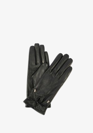 Czarne skórzane rękawice o gładkiej fakturze, z pięcioma palcami i regulowanym detalem przy nadgarstku z metalowymi akcentami.