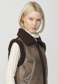 Koroshi Strukirani kaput - marron   brown