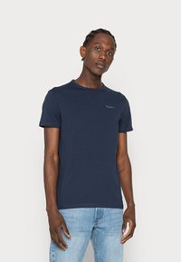 Korte mouwen navyblauw katoenen crewneck t-shirt met een discreet logo op de borst. Glad textuur met een regular fit.