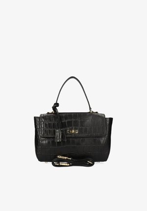Borsa a mano in pelle nera con texture effetto coccodrillo, manico superiore, chiusura dorata e tracolla removibile arrotolata alla base su sfondo bianco.