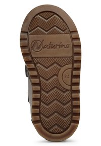 Suola in gomma marrone con motivo a zigzag, con il logo "Naturino" e la taglia "24" in rilievo. Finitura solida e strutturata per una buona aderenza.