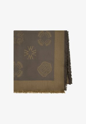 Chal marrón con bordes de flecos que presenta patrones y símbolos geométricos dorados, hecho de un material textil suave.
