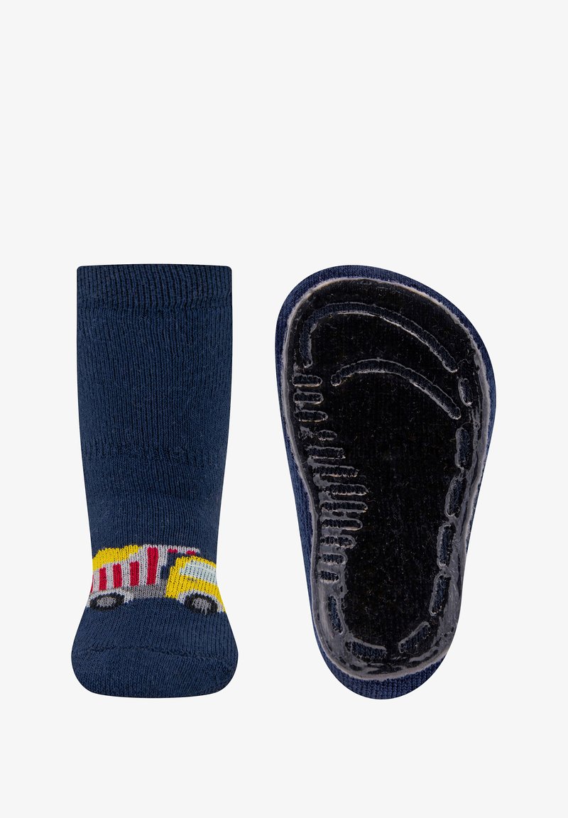 Marineblaue Kindersocken mit einem roten und gelben Lastwagenmuster an der Spitze. Die Sohle verfügt über einen schwarzen texturierten Griff für Stabilität.