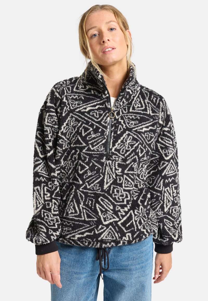 Svart-hvitt mønstrete fleece-pullover med halv glidelås, høy krage og elastiske mansjetter. Har en snor i sømmen og mykt, teksturert stoff.
