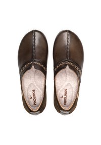 Sabots en cuir marron foncé avec une texture lisse, des coutures le long des bords et une doublure intérieure douce. Marque "Pikolinos" visible.