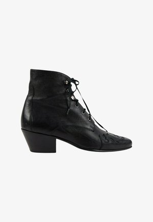 Saint Laurent, Bottines à lacets - black
