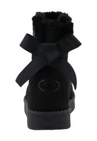 Czarne botki do kostki z miękkim, puszystym wnętrzem, gładkim zamszowym wykończeniem oraz dużą czarną kokardą z tyłu, z teksturowaną podeszwą.