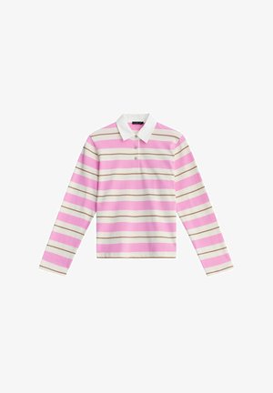 Polo à manches longues avec des rayures horizontales roses, blanches et beige, et un col blanc, boutonné au cou.