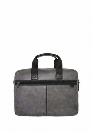 Malette en cuir gris avec poignées noires et poche avant zippée, conçue pour transporter des documents et des ordinateurs portables.