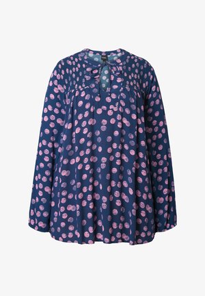 Blusa de manga larga azul marino con lunares rosas, con cuello redondo, detalle de lazo y diseño plisado para un ajuste holgado.
