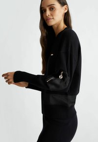 LIU JO CREW-NECK WITH POCKET - Džemper - black