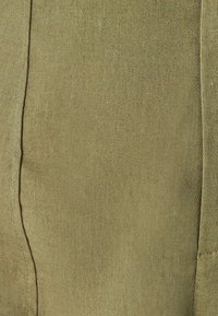 DAYTON - Auduma bikses - khaki